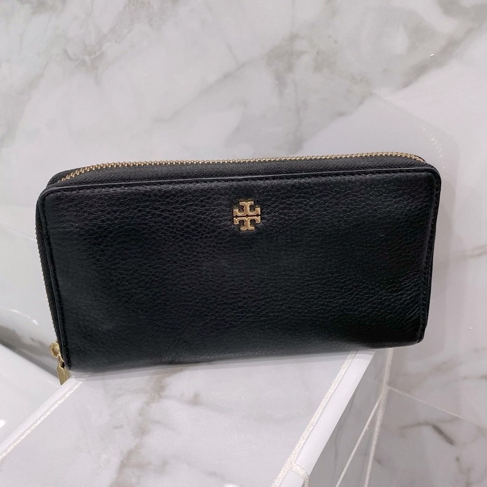 Tory Burch Pebbled Leather Zip Wallet 🖤